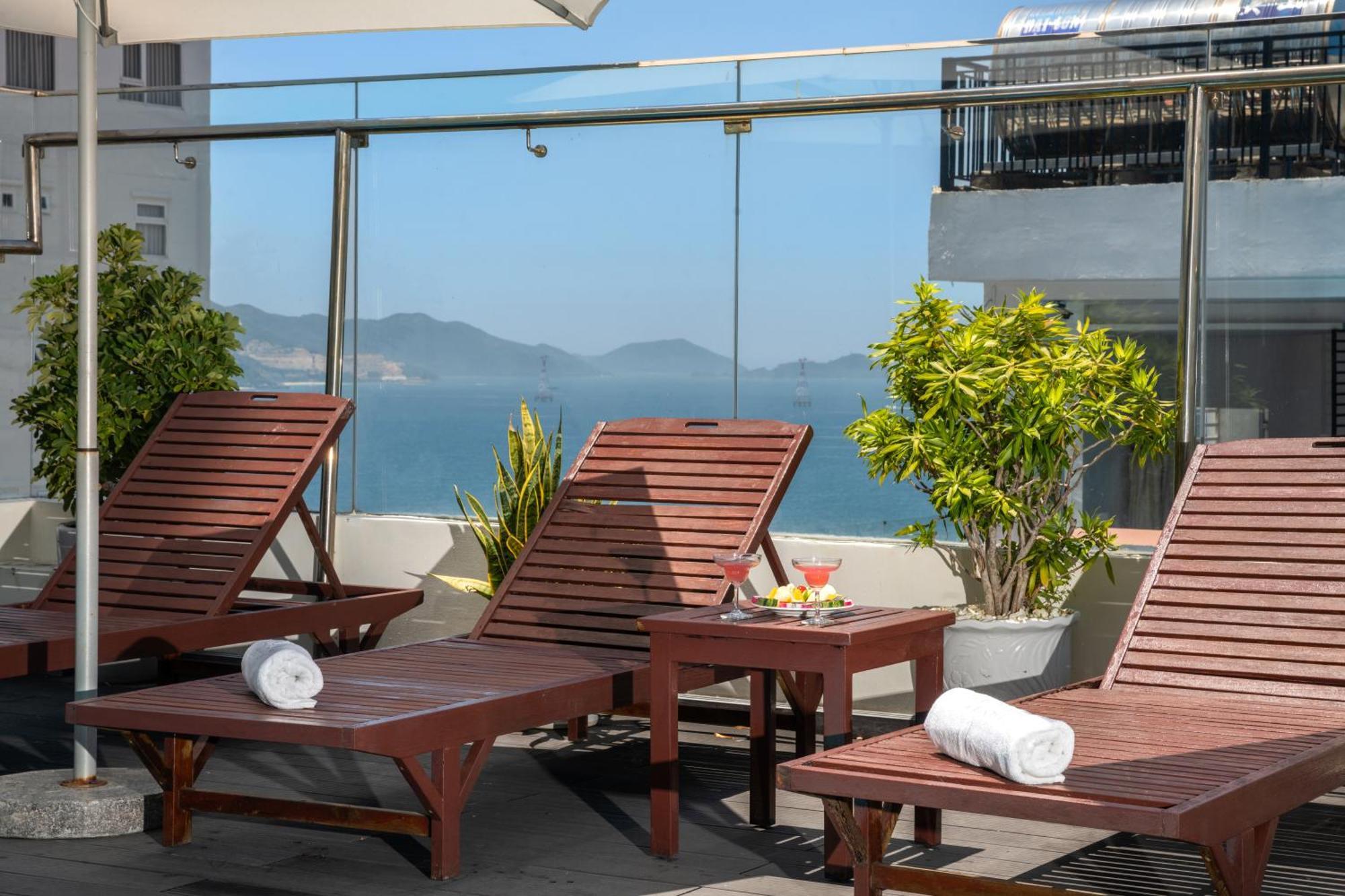 Sochi Hotel Nha Trang Beach Buitenkant foto