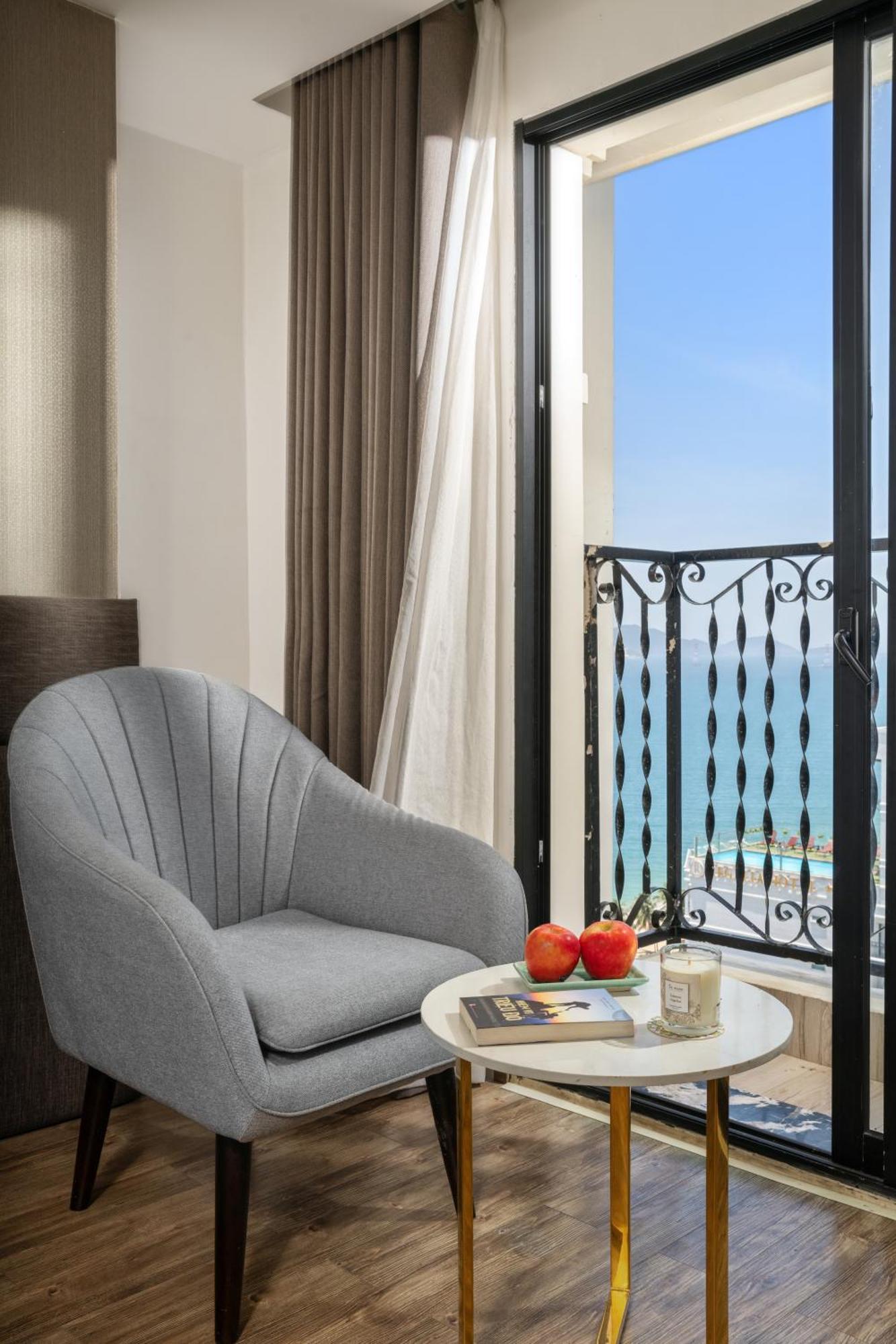 Sochi Hotel Nha Trang Beach Buitenkant foto